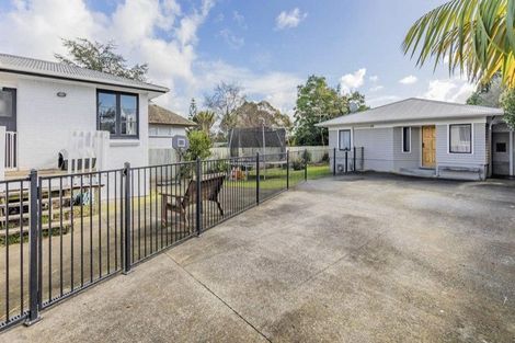 Photo of property in 15 Amberley Avenue, Te Atatu South, Auckland, 0610