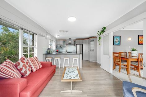 Photo of property in 32 Harford Place, Pakuranga Heights, Auckland, 2010