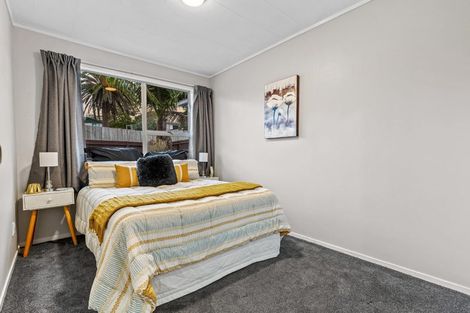 Photo of property in 18 Solar Road, Glen Eden, Auckland, 0602