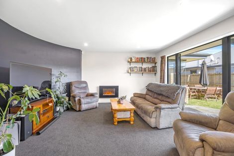Photo of property in 6 Sheraton Place, Redwood, Christchurch, 8051