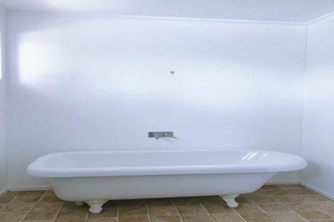 Photo of property in 2/2 Girrahween Drive, Totara Vale, Auckland, 0629