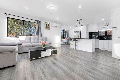 Photo of property in 1 Horlicks Place, Randwick Park, Auckland, 2105