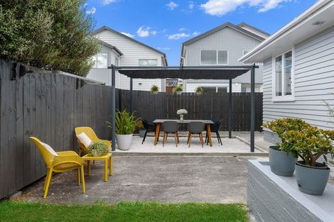Photo of property in 13 Stokes Avenue, Te Atatu Peninsula, Auckland, 0610