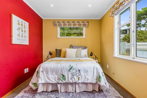 Photo of property in 60 Taylor Terrace, Tawa, Wellington, 5028