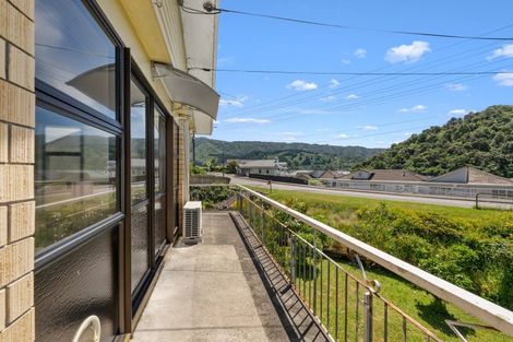 Photo of property in 60 Waikawa Road, Picton, 7220