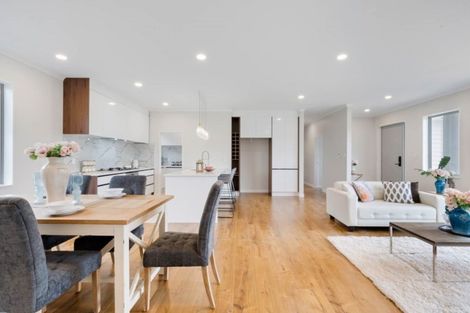 Photo of property in 1 Huahua Crescent, Papakura, 2110