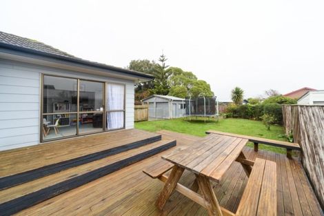 Photo of property in 8 Colonial Place, Kelvin Grove, Palmerston North, 4414