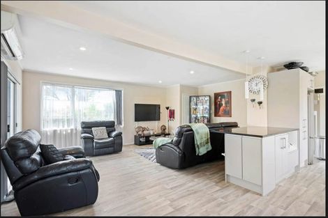 Photo of property in 8 Hyperion Drive, Randwick Park, Auckland, 2105