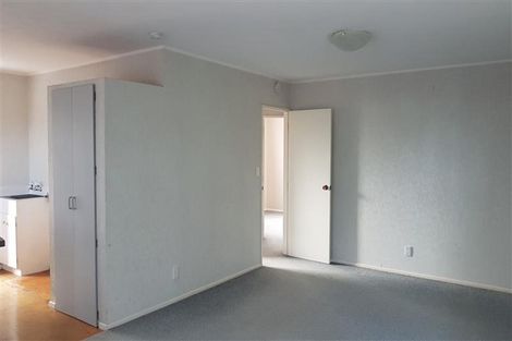 Photo of property in 6 Holman Road, Te Atatu Peninsula, Auckland, 0610