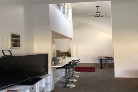 Photo of property in 25 Montilla Place, Manurewa, Auckland, 2102