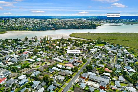 Photo of property in 1/17 Rewarewa Road, Te Atatu Peninsula, Auckland, 0610