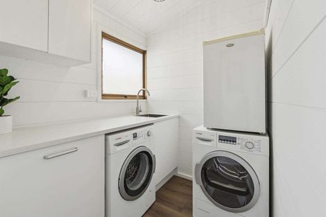 Photo of property in 27 Rotoiti Avenue, Pakuranga Heights, Auckland, 2010