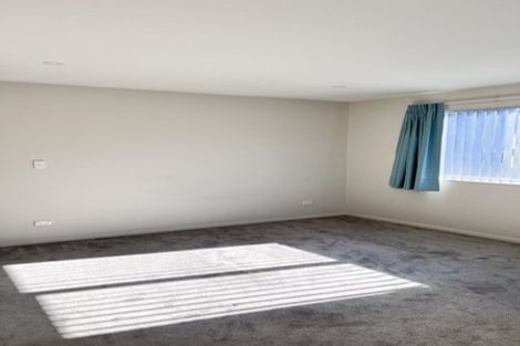 Photo of property in 19a Minaret Drive, Bucklands Beach, Auckland, 2014