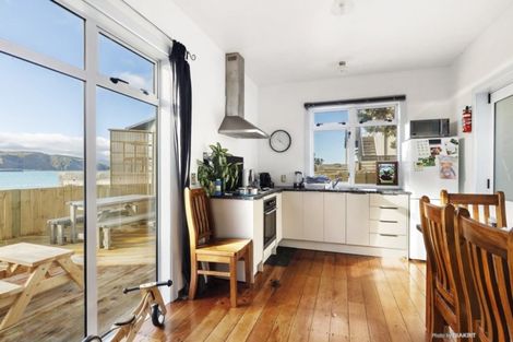 Photo of property in 277 Queens Drive, Lyall Bay, Wellington, 6022