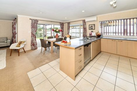 Photo of property in 32 Sandwick Drive, Weymouth, Auckland, 2103