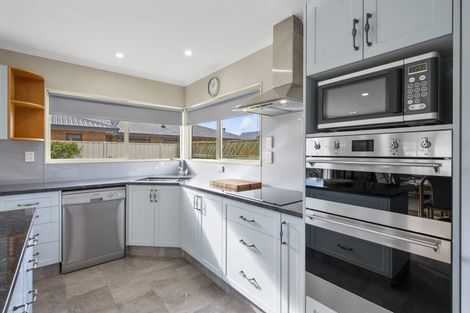 Photo of property in 2 Lowndes Place, Taradale, Napier, 4112