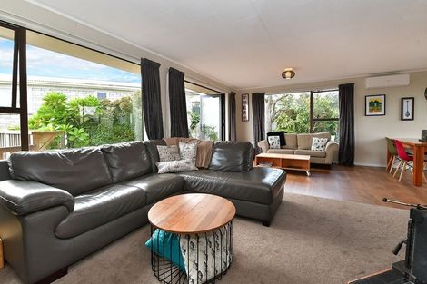 Photo of property in 22 Hand Road, Helensville, 0800