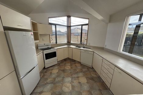 Photo of property in 17a Wittys Road, Avonhead, Christchurch, 8042