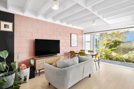 Photo of property in Paddington Apartments, 15/15u Mckinley Crescent, Brooklyn, Wellington, 6021