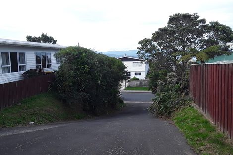 Photo of property in 23a Somes Crescent, Newlands, Wellington, 6037