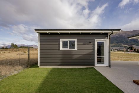 Photo of property in 105 Burdon Loop, Lake Hawea, 9382