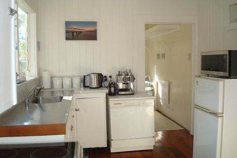 Photo of property in 27 Bournemouth Terrace, Murrays Bay, Auckland, 0630