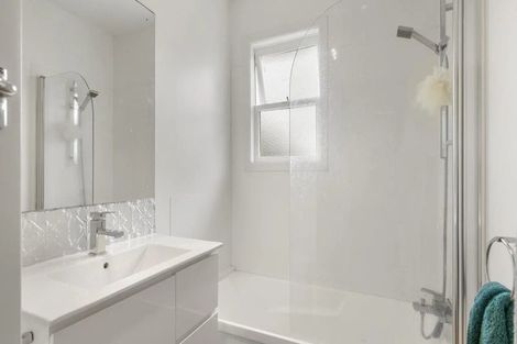 Photo of property in 19 Church Street, Northcote Point, Auckland, 0627