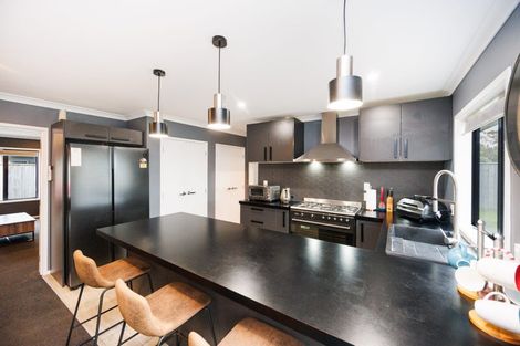 Photo of property in 8 Butler Place, Fitzherbert, Palmerston North, 4410