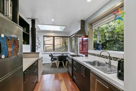 Photo of property in 10 Innes Way, Newlands, Wellington, 6037