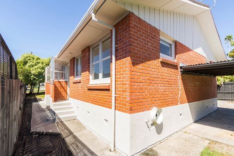 Photo of property in 11 Rewa Street, New Lynn, Auckland, 0600