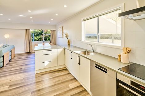 Photo of property in 18 Eastview Grove, Normandale, Lower Hutt, 5010
