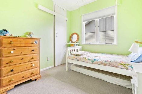 Photo of property in 10 Murray Road, Te Atatu Peninsula, Auckland, 0610