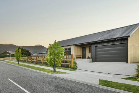 Photo of property in 14 Pounamu Avenue, Albert Town, Wanaka, 9305