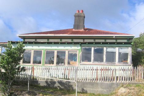 Photo of property in 1 Tanera Crescent, Brooklyn, Wellington, 6021