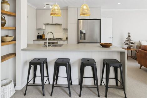 Photo of property in 2/6 The Parade, Island Bay, Wellington, 6023