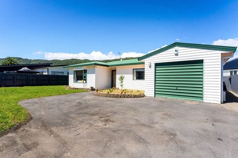 Photo of property in 3 Dover Road, Wainuiomata, Lower Hutt, 5014