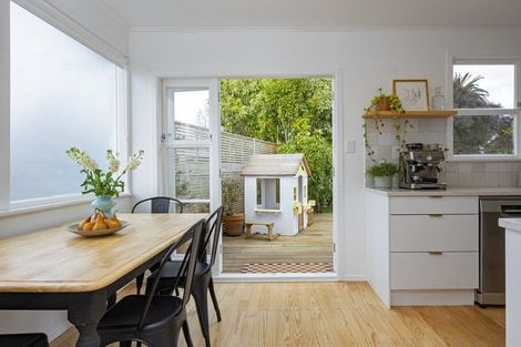 Photo of property in 8 Brennan Avenue, Te Atatu Peninsula, Auckland, 0610