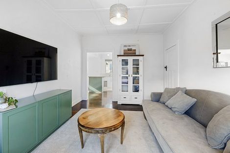 Photo of property in 15b Atiawa Street, Glen Avon, New Plymouth, 4312