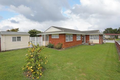 Photo of property in 4 Walker Crescent, Bulls, 4818