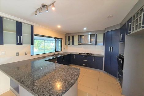 Photo of property in 9 Parkvale Grove, Te Atatu Peninsula, Auckland, 0610