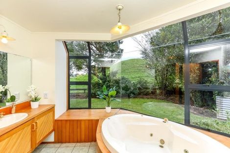 Photo of property in 697 Frankley Road, Hurworth, New Plymouth, 4371