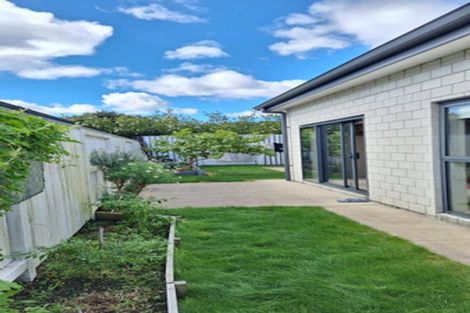 Photo of property in 19 Awataha Crescent, Pyes Pa, Tauranga, 3110