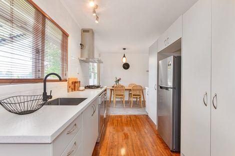 Photo of property in 42 Hereford Street, Te Atatu Peninsula, Auckland, 0610