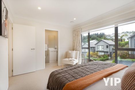 Photo of property in 15 Brindle Way, Newlands, Wellington, 6037