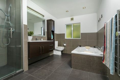 Photo of property in 6a Handley Avenue, Narrow Neck, Auckland, 0624