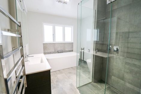 Photo of property in 143 Ruamahanga Crescent, Terrace End, Palmerston North, 4410