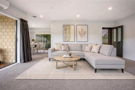 Photo of property in 68 South Kensington Way, Henderson, Auckland, 0612