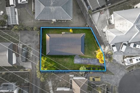 Photo of property in 11 Halloran Place, Massey, Auckland, 0614