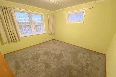 Photo of property in 11 Robert Burke Place, Henderson, Auckland, 0612