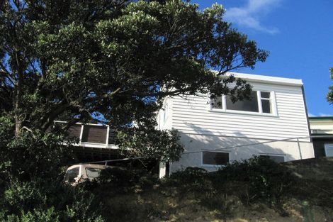 Photo of property in 90 Nevay Road, Karaka Bays, Wellington, 6022